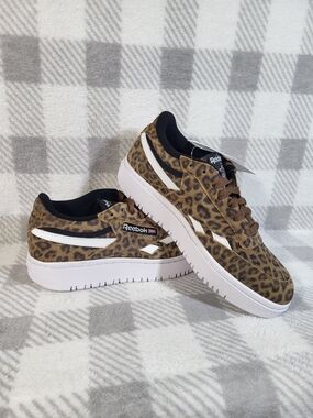 Women's Size 7 Reebok Leopard Animal Print Sneakers